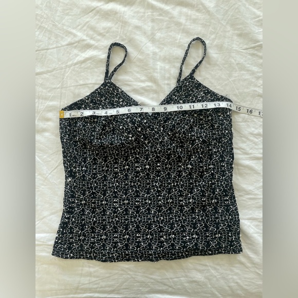 Anxiety Cafe vintage y2K back and white textured v-neck cropped tank top | L - Picture 9 of 10